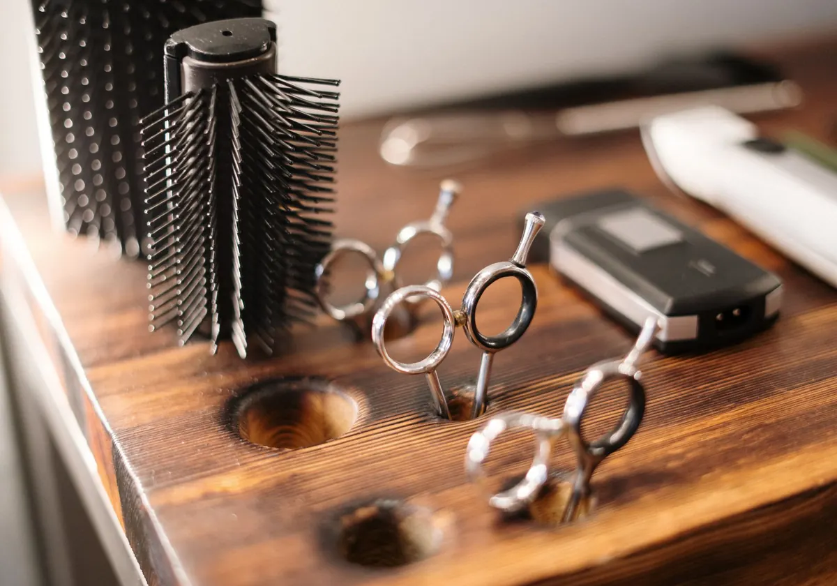 Démonstration d’un salon de coiffure accueillant une cliente